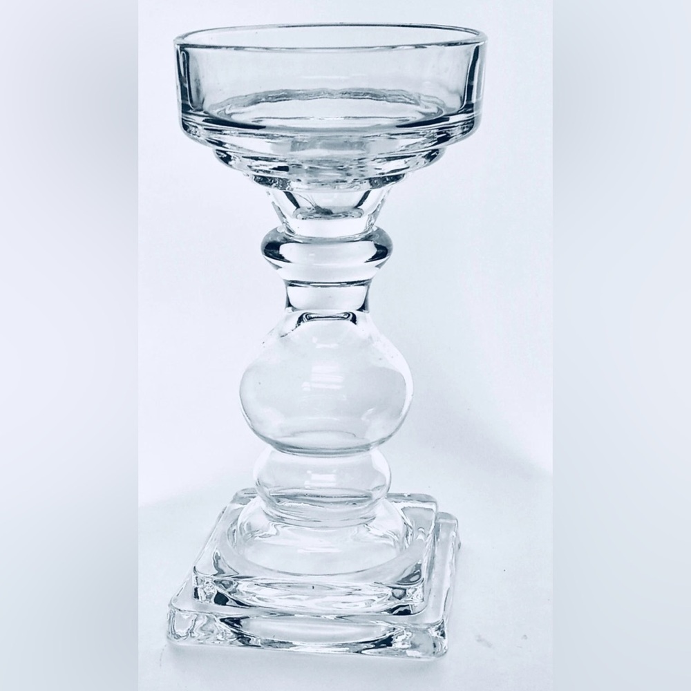 Elegant Clear Glass Candle Holder - Picture 2 of 11